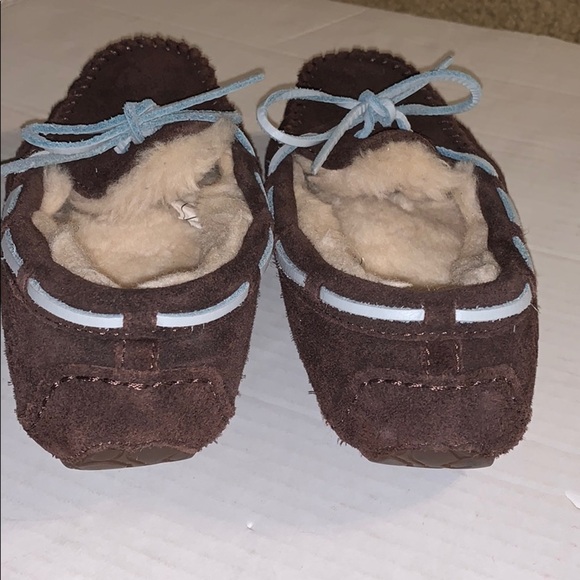 Ugg Dakota Moccasins big kids size-2 - Picture 3 of 5